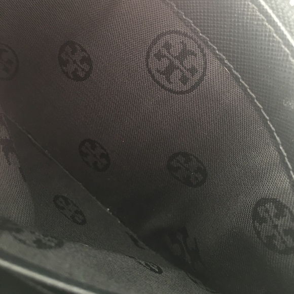 Tory Burch Robinson Wallet on a chain - Picture 3 of 4