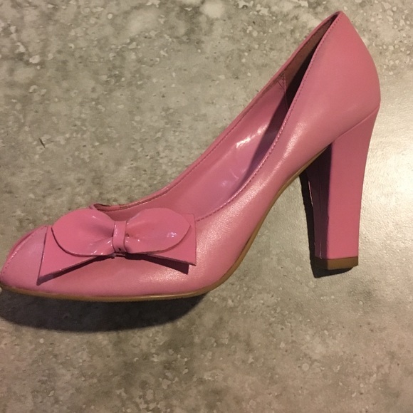 Adorable 🎀 heels - Picture 3 of 7