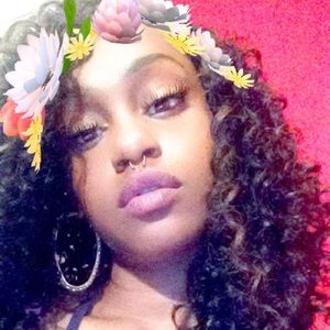 Meet your Posher, Nia