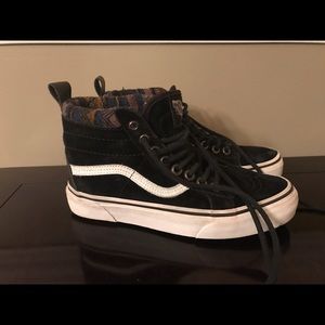 Too small!! Barley worn!