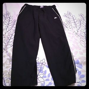 Black Nike polyester Capri pants.