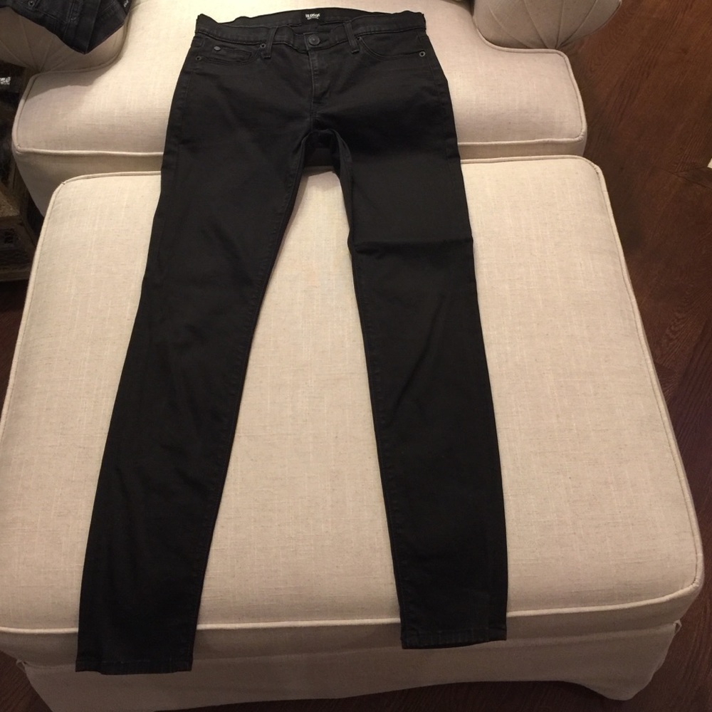 Krista Hudson black skinny jeans
