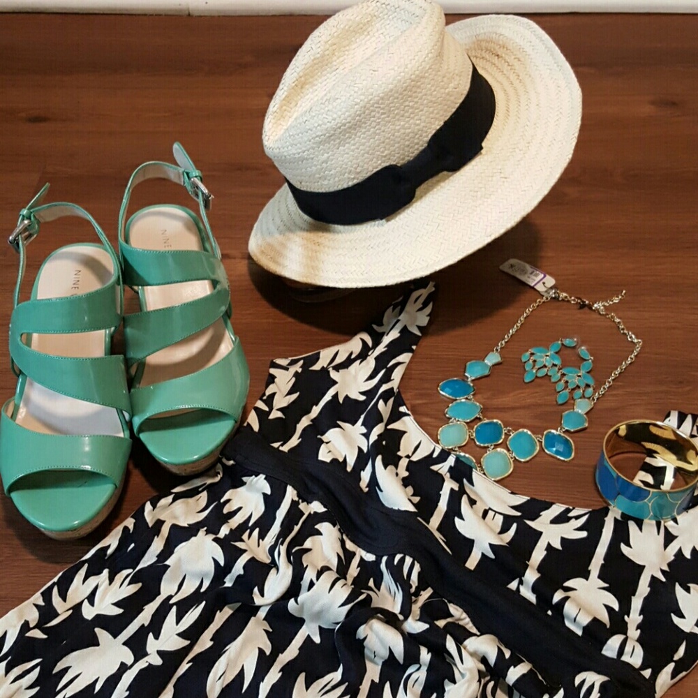 Nine West sea foam green wedges