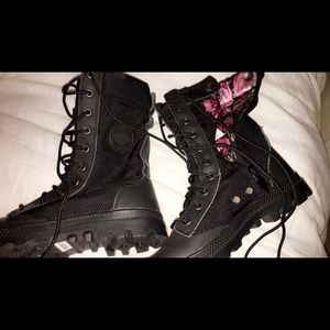 Black Palladium boots with floral detail 💓