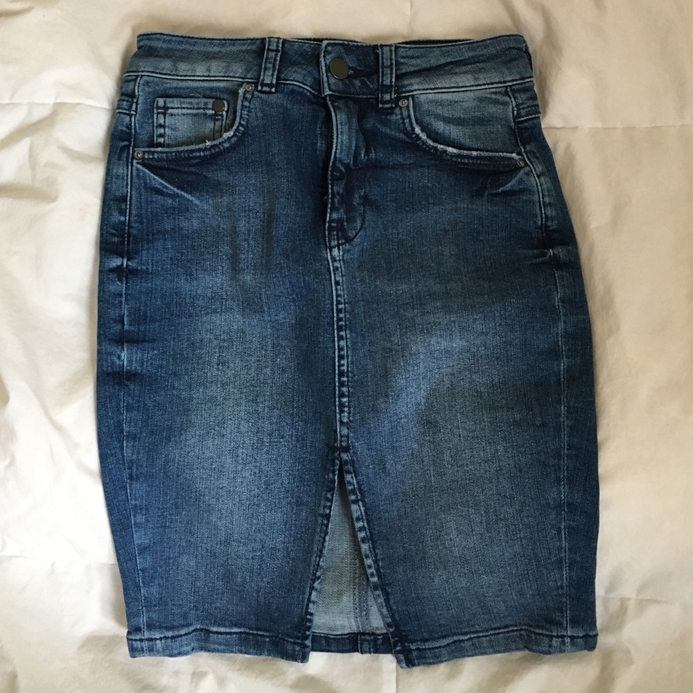 Tight jean skirt