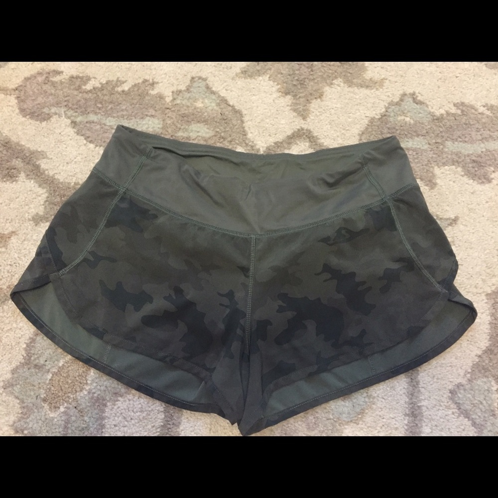 Lululemon 2.5 inch inseam Speed Short