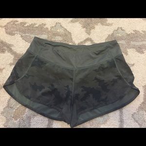 Lululemon 2.5 inch inseam Speed Short
