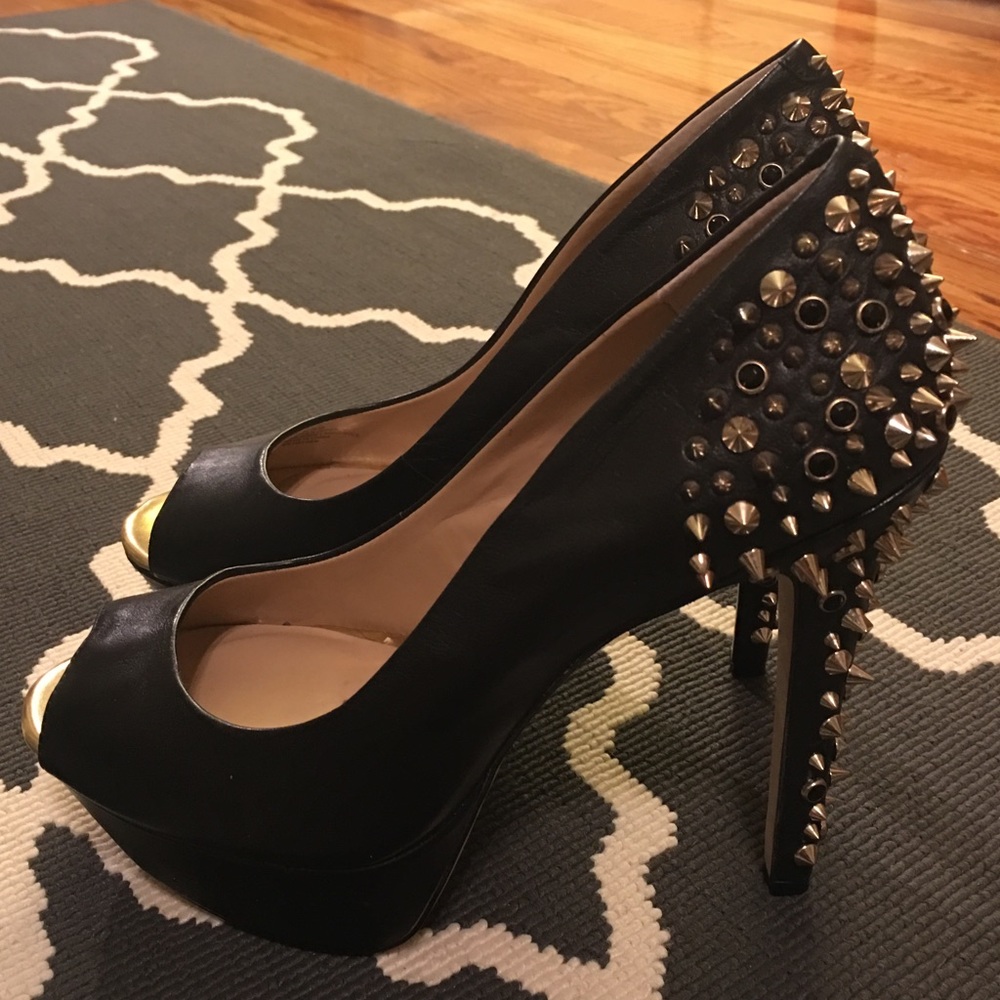 Saks Fifth Avenue Stud Hayden Pump