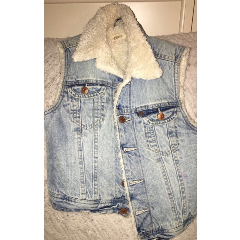 denim vest w. fur 💧🐚🌊🌩