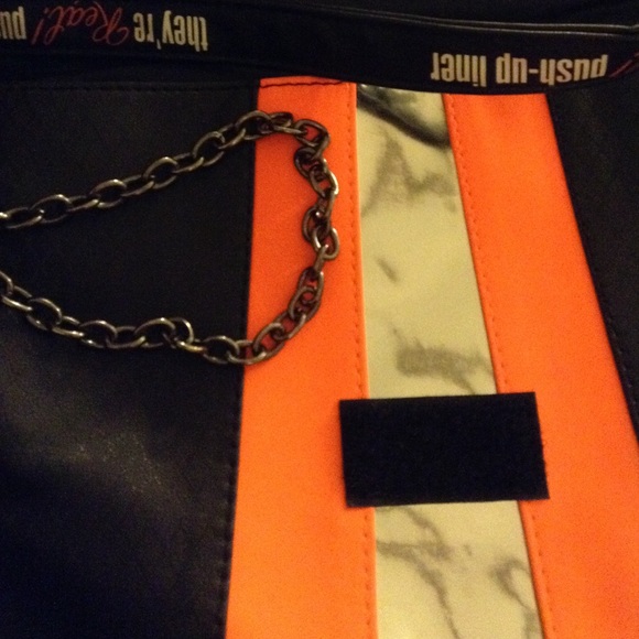 Benefit push up liner over the shoulder bag - Picture 2 of 4