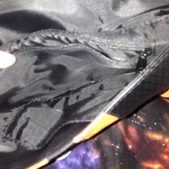 Benefit push up liner over the shoulder bag - Picture 3 of 4