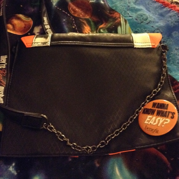 Benefit push up liner over the shoulder bag - Picture 4 of 4