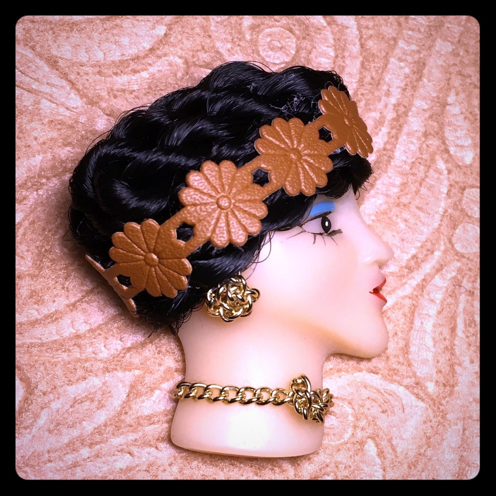 Nayla, Lady Face Brooch/Pin