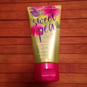 ❌SOLD❌Bath & Body Works Mini Sweet Pea Body Cream
