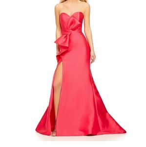 Savanah nights gown size 4 nwt (Sold)