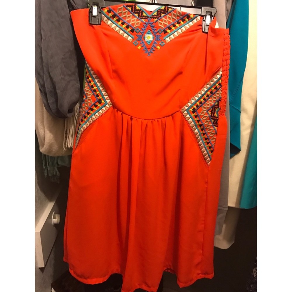 Cute mini dress! WITH POCKETS!