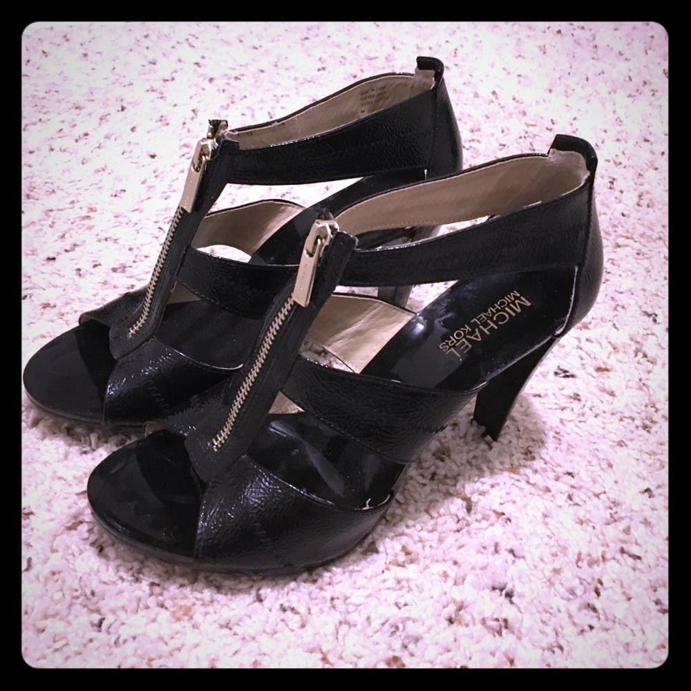 MICHAEL KORS BERKELEY T-STRAP LEATHER PUMP