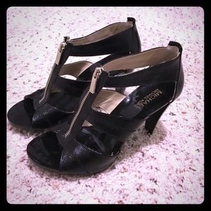 MICHAEL KORS BERKELEY T-STRAP LEATHER PUMP