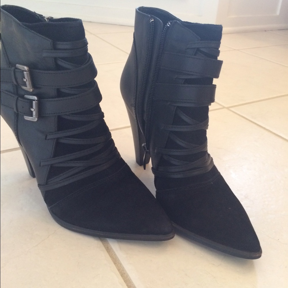 Size 6 1/2 black ankle boots- new
