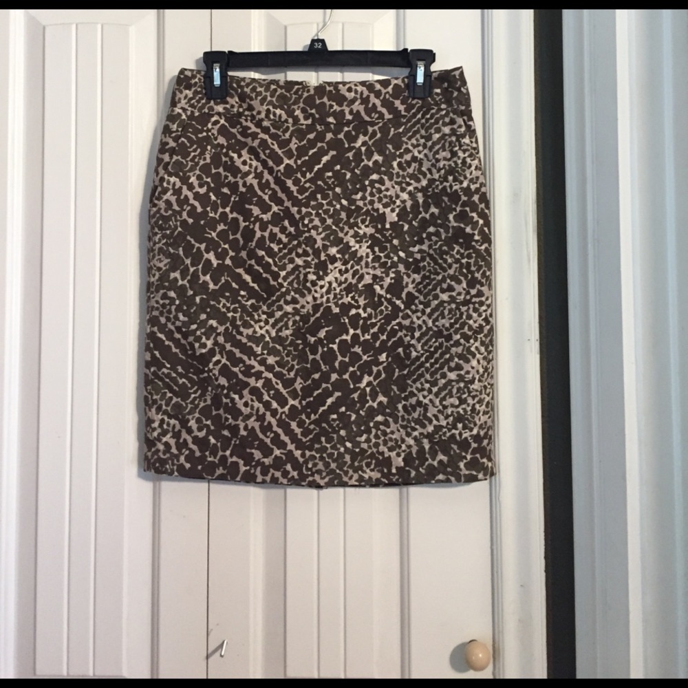 Ann Taylor brown and tan print skirt