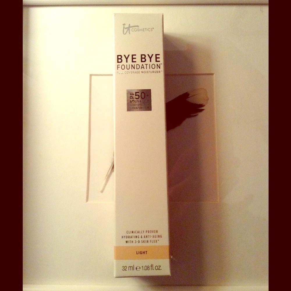 Bye Bye Foundation❣LIGHT ❣Brand new in box!