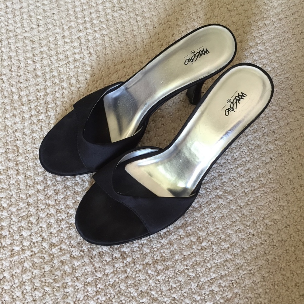 Mossimo black kitten heels