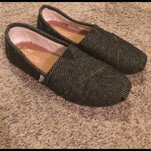 Fleece lined Toms worn once size 9