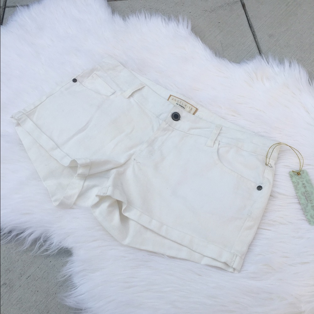 🎉SALE! NWT white shorts ☀️