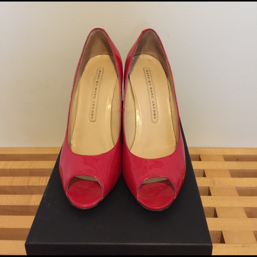 Marc by Marc Jacobs open toe red pumps