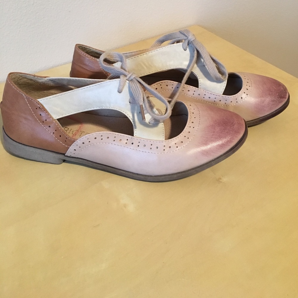Lace up Oxford shoes