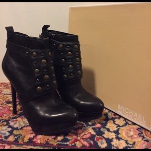 2 n 1 heeled MK booties