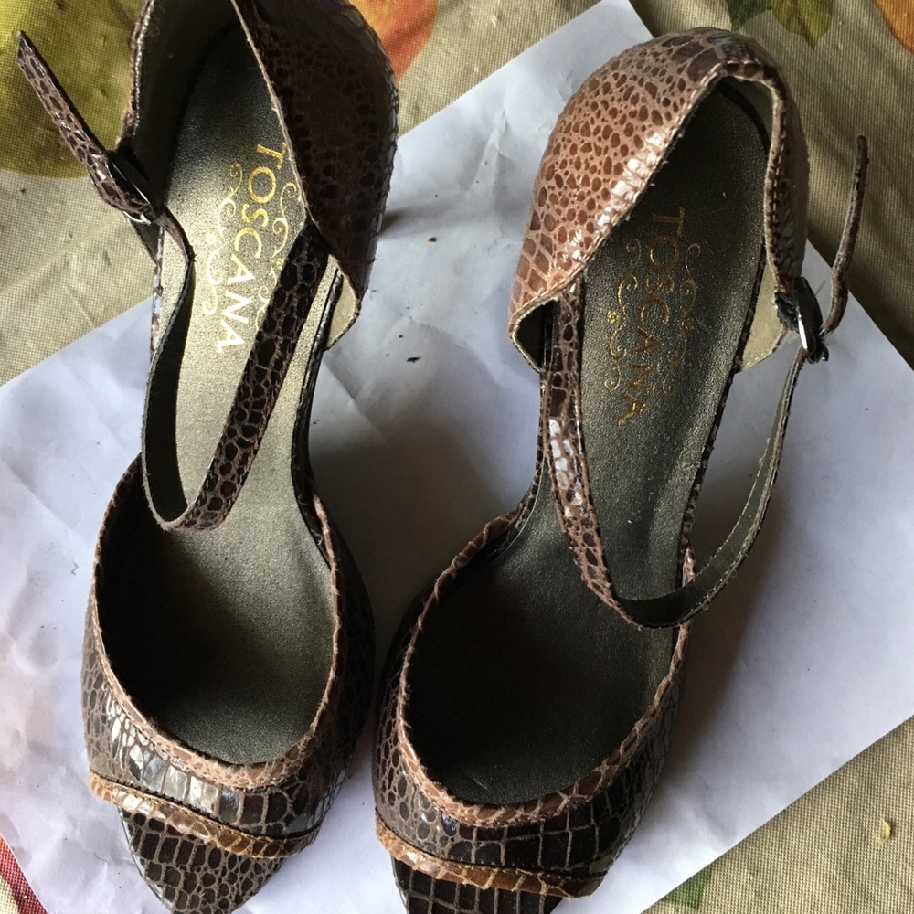Brand new Toscana heels tag fell off