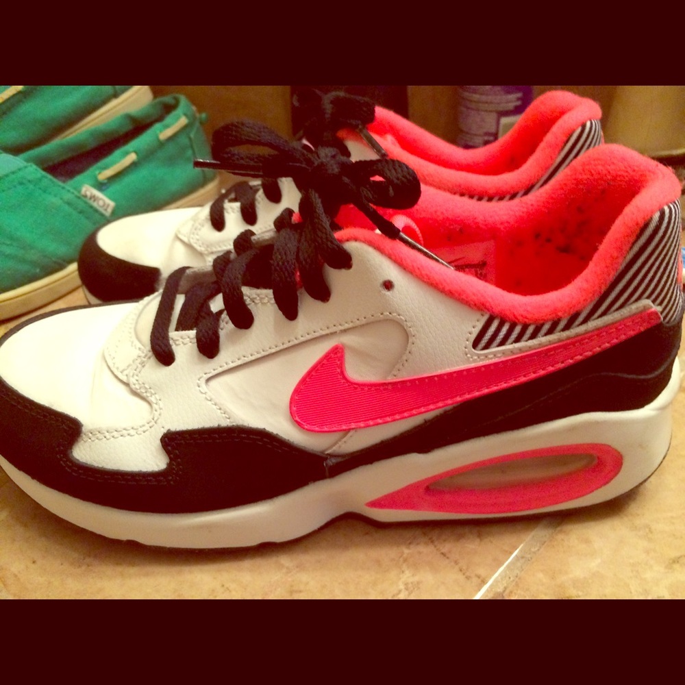 Nike Air Max Black, White, Neon Pink Youth 5.5