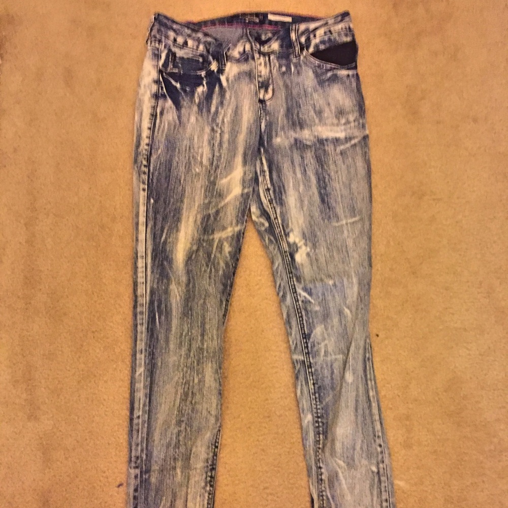 Hot Topic Acid wash jeans