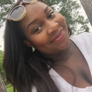 Meet your Posher, Cassandra