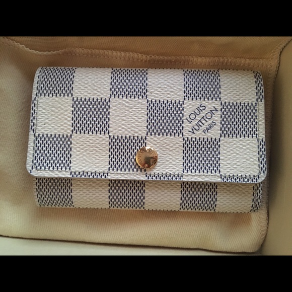 Louis Vuitton Accessories - 💯 % authentic Louis Vuitton 6 Key chain holder