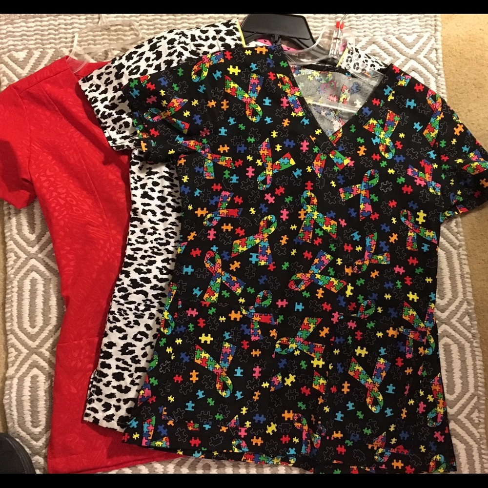 Women's scrub tops XS Heartsoul, peaches, jockey