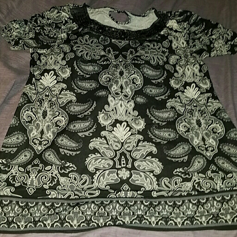 Womens short sleeve top