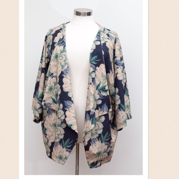 ASOS Curve Jackets & Blazers - Asos Curve - Floral Kimono Sleeve Waterfall Blazer