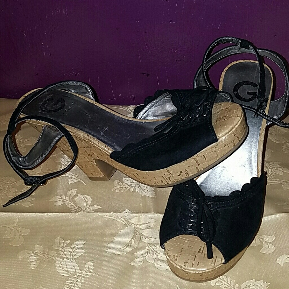 Black wedges