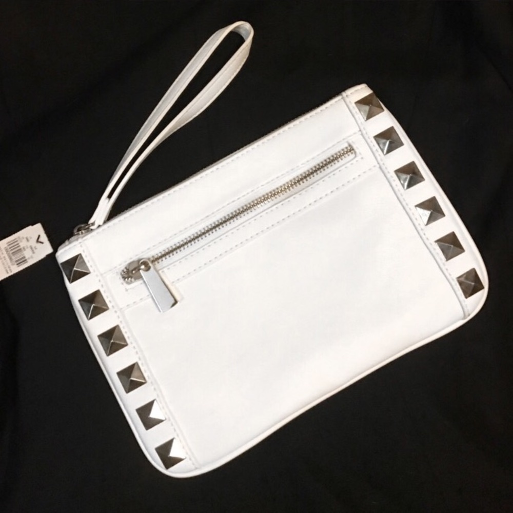 🆕 ✨Brand new white Express clutch !✨