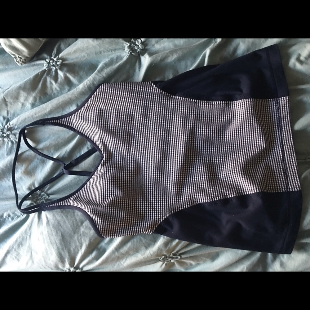 Lululemon top size 4
