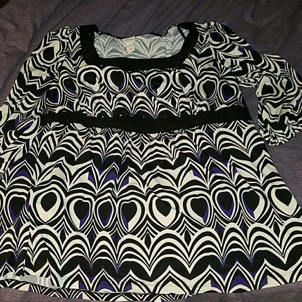 Womens longer sleeve polyester top