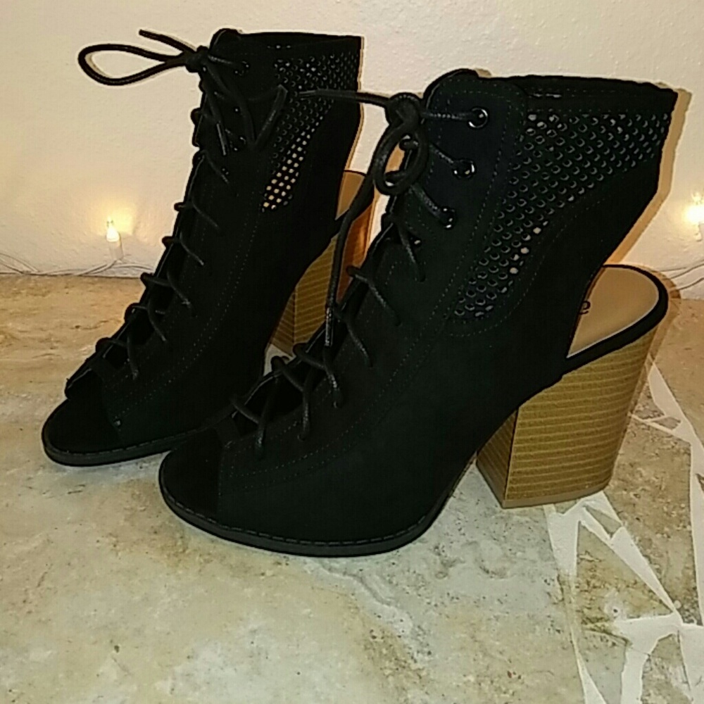 NEW ARRIVAL BLACK SUEDE OPEN TOE LACE UP BOOTIES