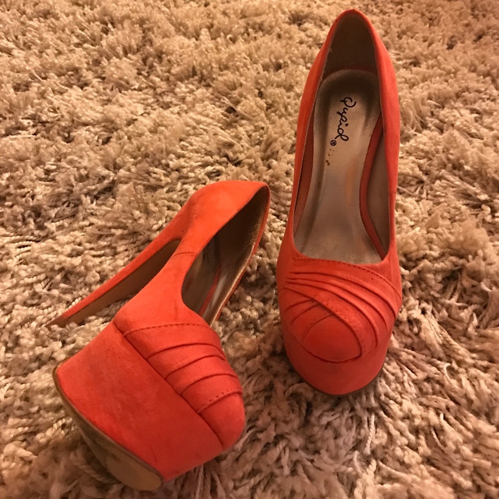 Peach Pumps