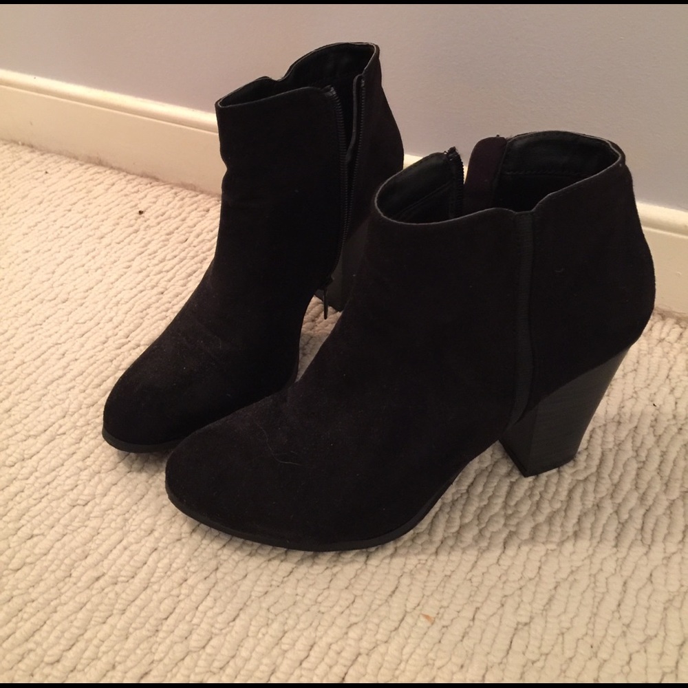 Size 10 basic black booties, 2.5 inch heel!