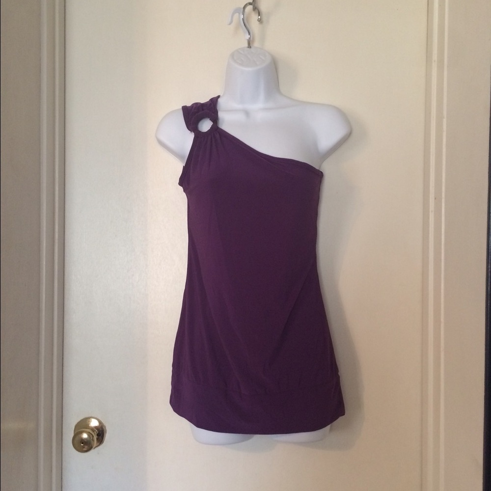 One shoulder top