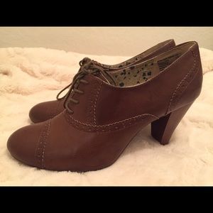 American Eagle Oxford Style Heels