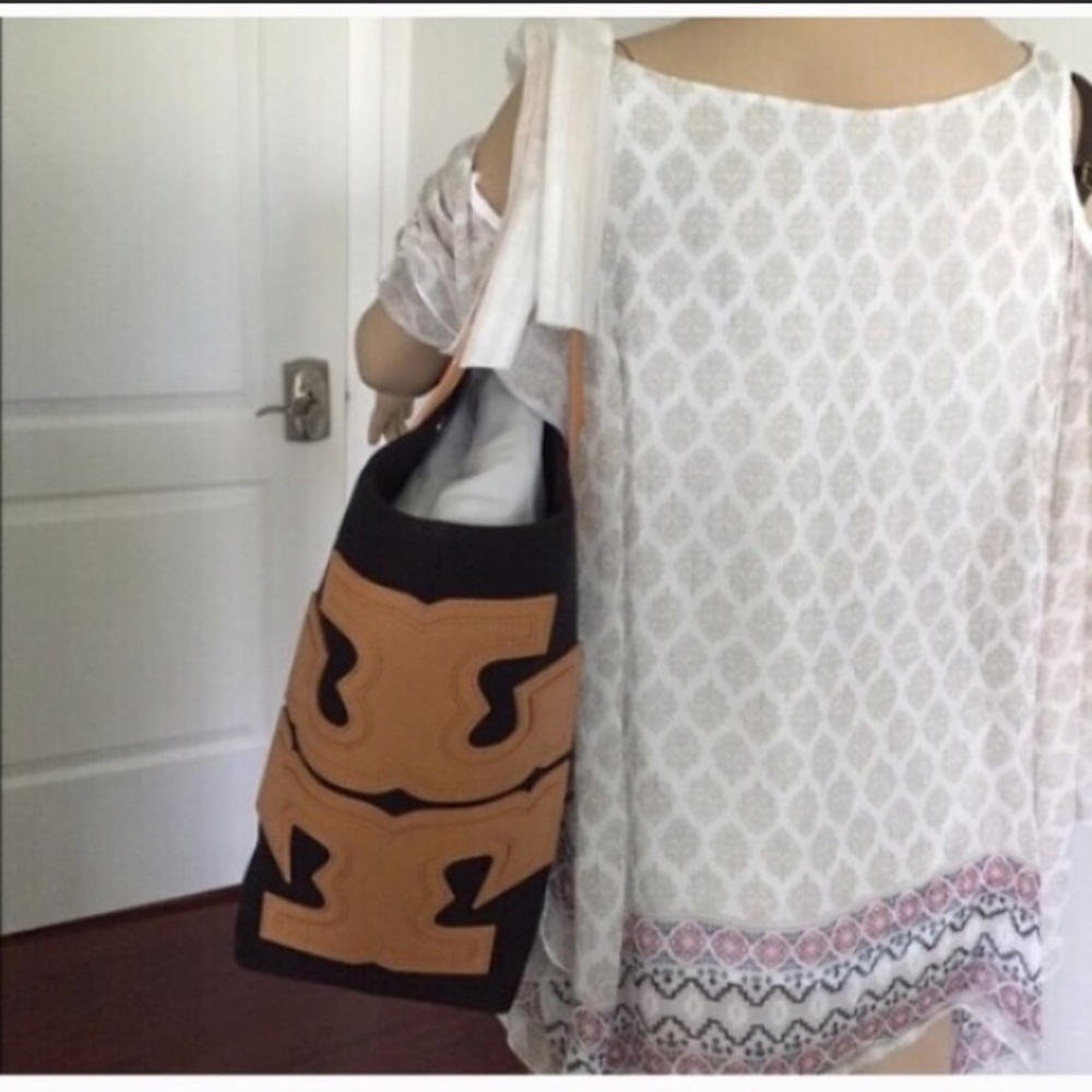 ââSOLD. TORY BURCH NWT CANVAS STACKED T SOLDââ - Picture 2 of 4