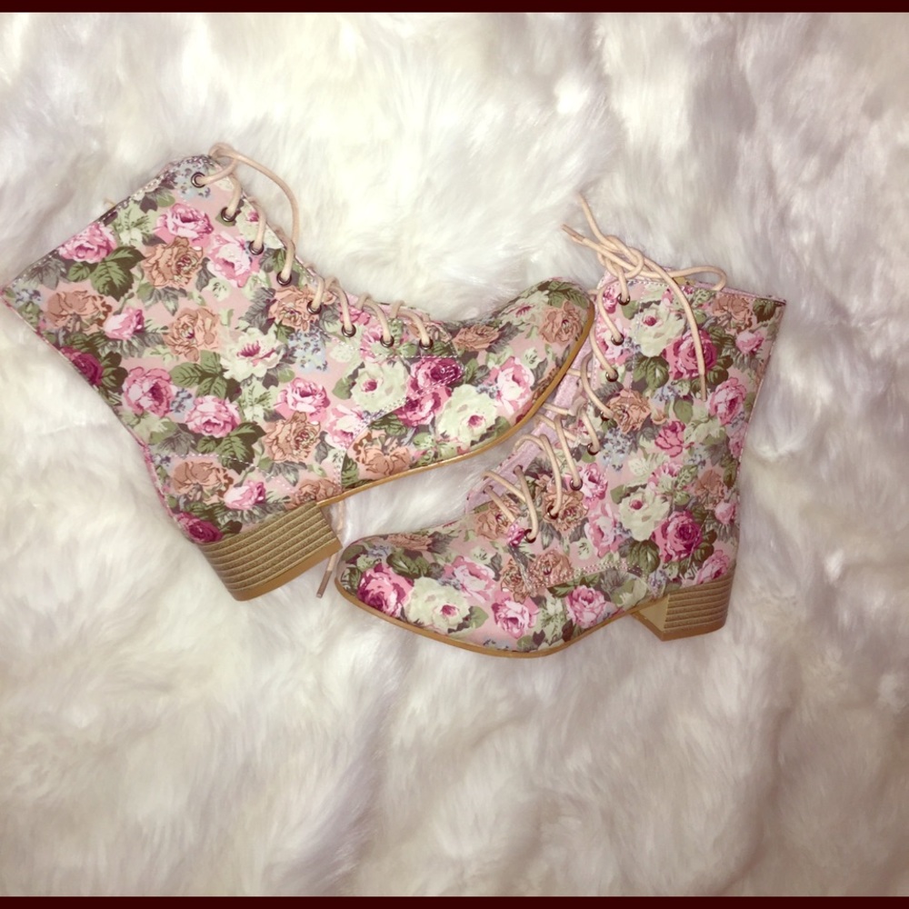 🌼Spring Floral Boots 🌼